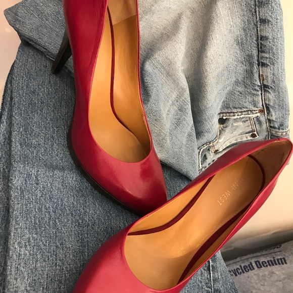 Super cute dark pink red pumps!! - Picture 4 of 8